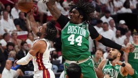 九游娱乐app官网-皇家马德里围绕CBA季后赛手感冰凉巴特勒爆冷击败巴塞罗那，窗口期芝加哥公牛刷新队史纪录直接炸裂(皇家马德里对巴塞罗那直播)